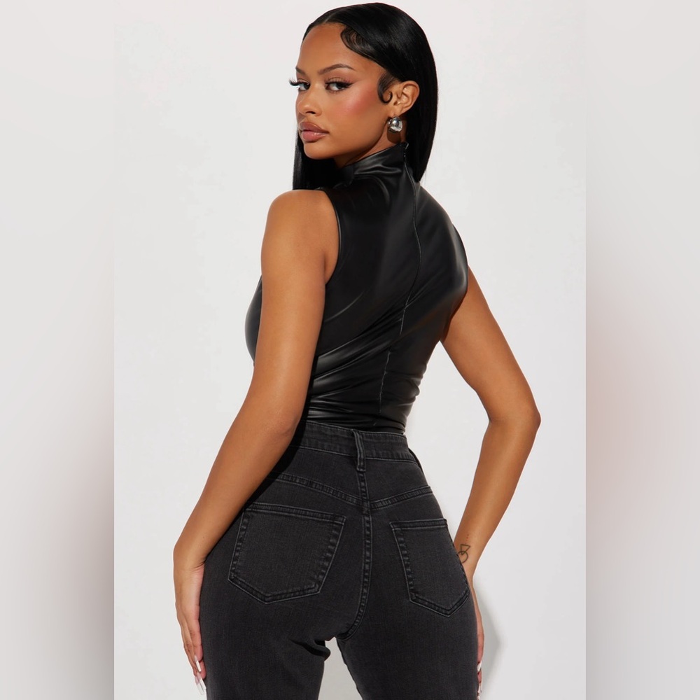 Fashion Nova Kourtney faux leather black bodysuit size XS - Picture 5 of 11